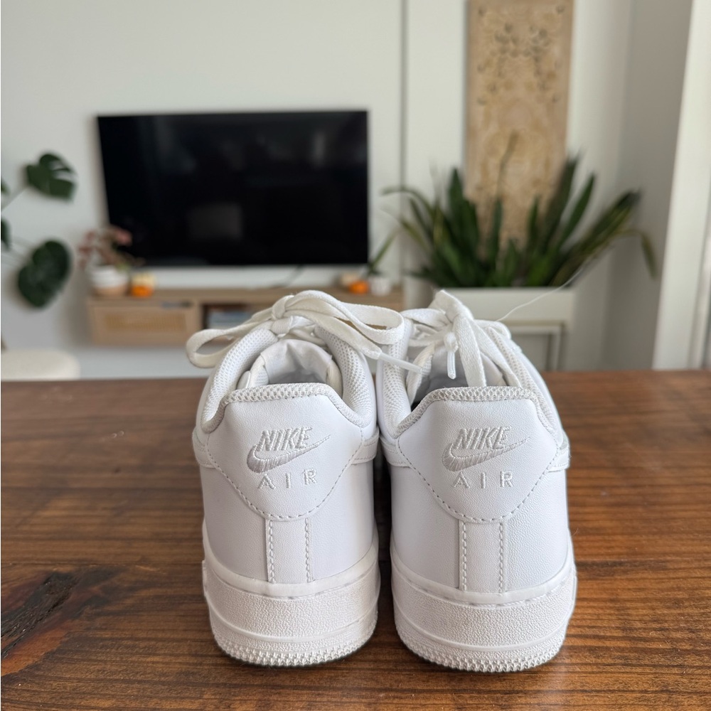 Nike Women’s Sz 8 Low Top Air Force 1’s - Picture 3 of 3